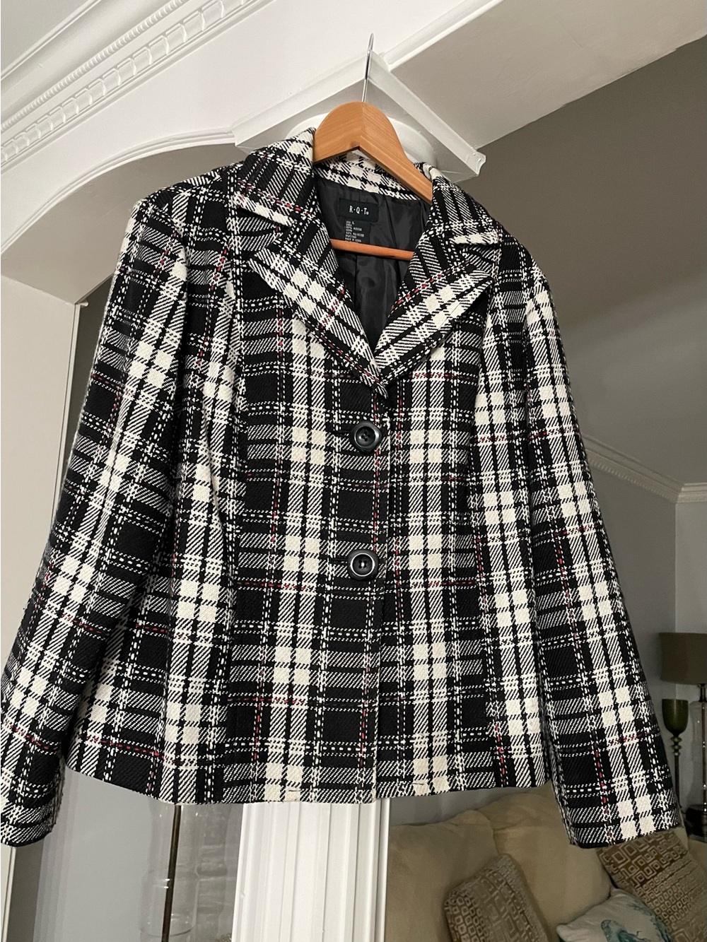 IQT women’s size large woven plaid vintage blazer/Jackt , black and white
